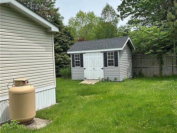 4th image of 33 Hemlock Rd