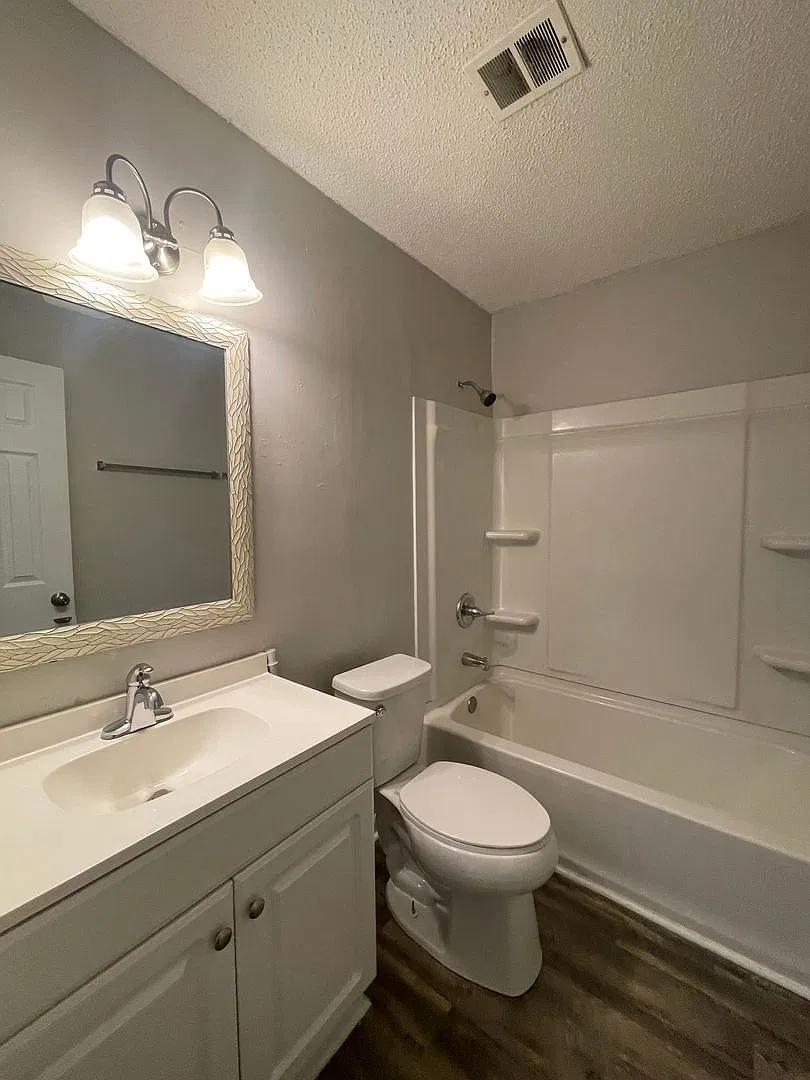 2 bed, 1.5 bath, $875 — Photo 4