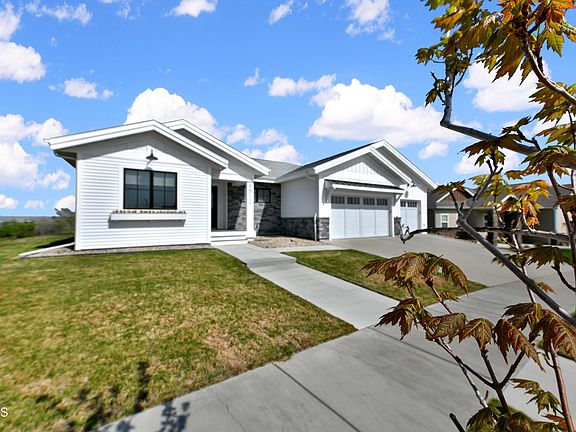 6812 Fairview Dr, Williston, ND 58801 | MLS #4007587 | Zillow