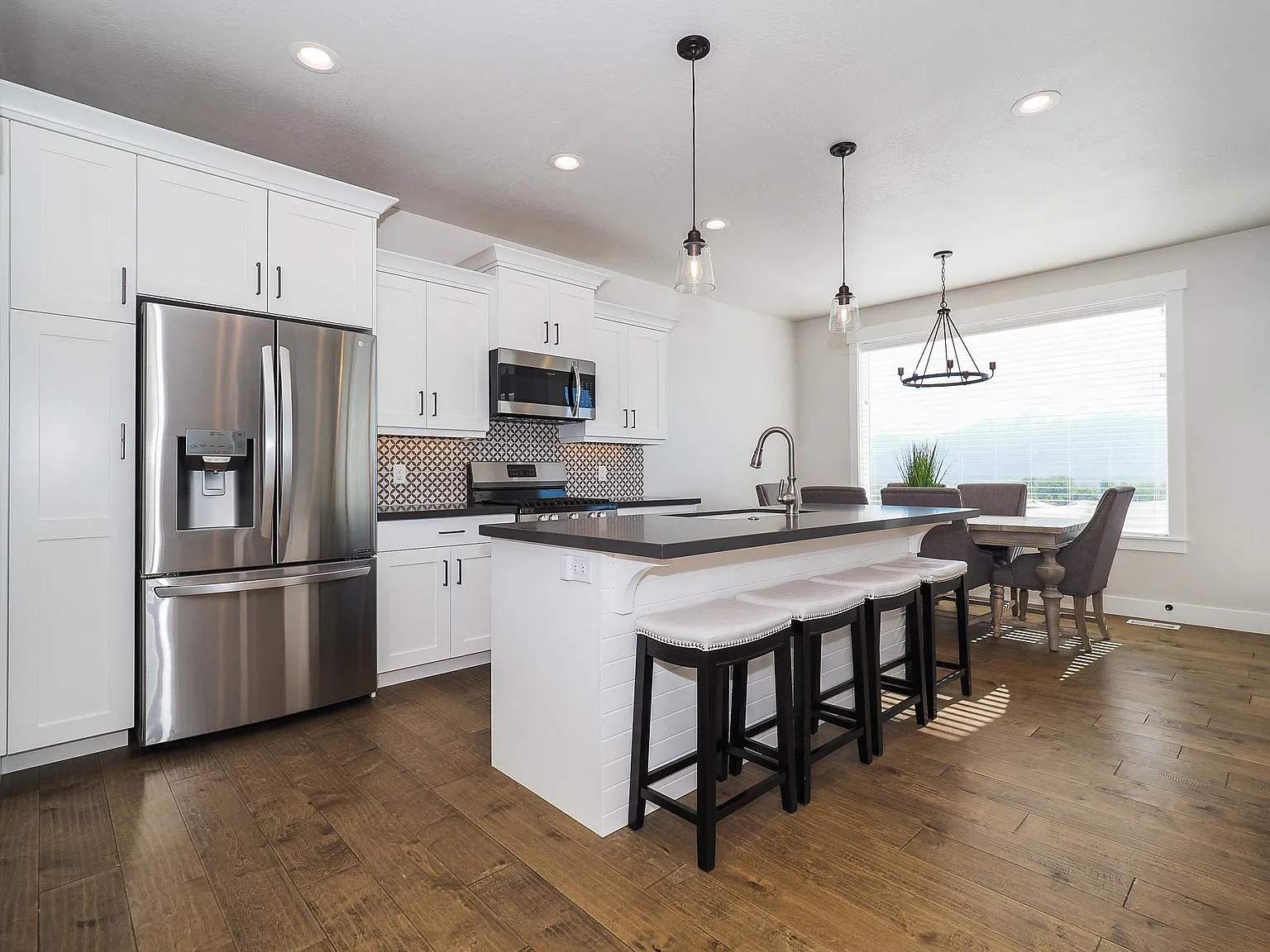 3 bed, 3.5 bath, 2477 sqft, $2,695 — Photo 3