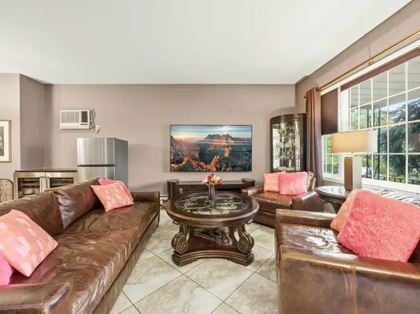 87 Sherman Place image 8 of 37