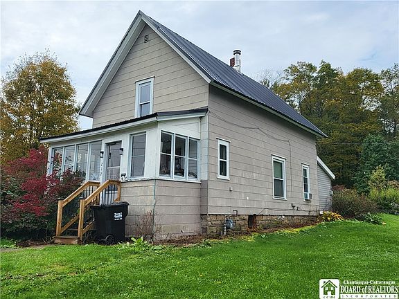 2nd image of 212 9th St