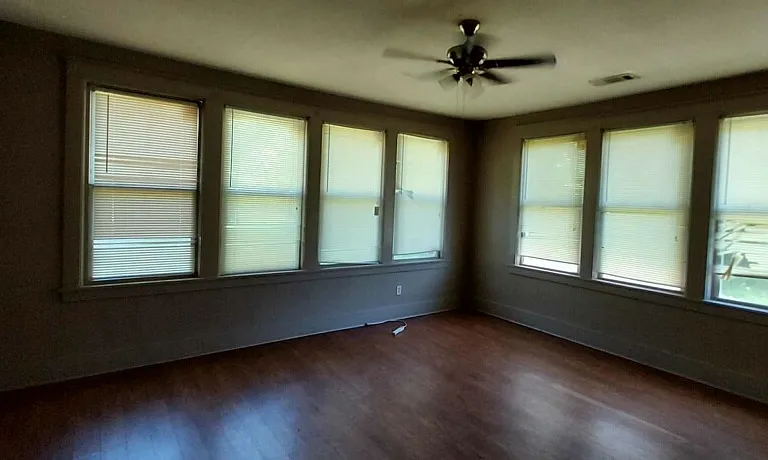 300 Rose Ln — Photo 5