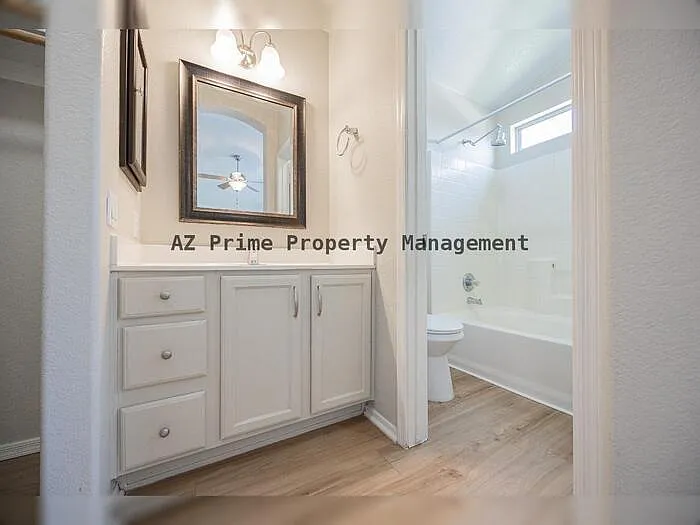 1710 E Oakland St — Photo 15