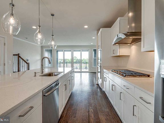 3rd image of 23070 Lavallette Sq