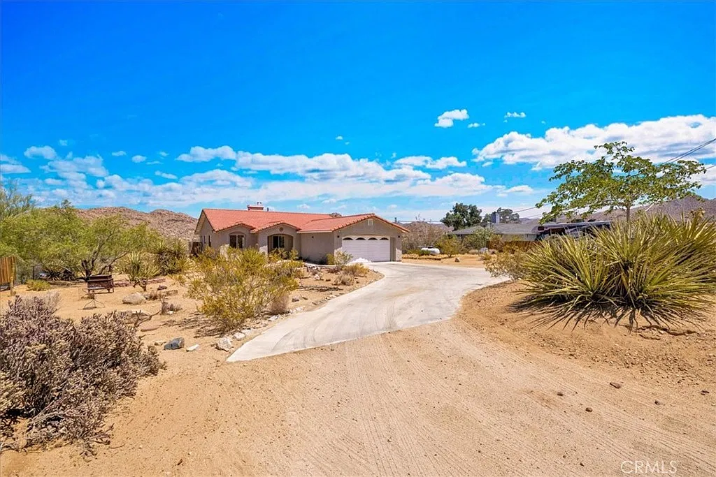 3 bed, 1656 sqft, $2,950 — Photo 2