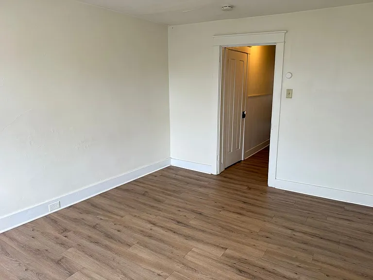 537 E King St — Photo 10