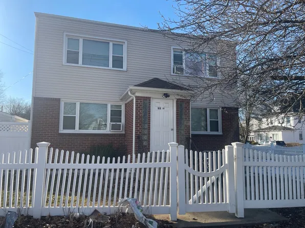 95-97 Hewlett St, Hempstead, NY 11550