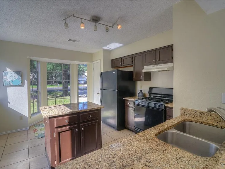 6320 Avery Island Ave — Photo 8