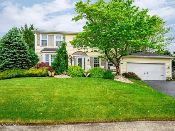 3 Heritage Dr, Howell, NJ 07731