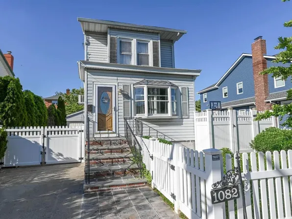 1082 Van Buren Avenue, Franklin Square, NY 11010