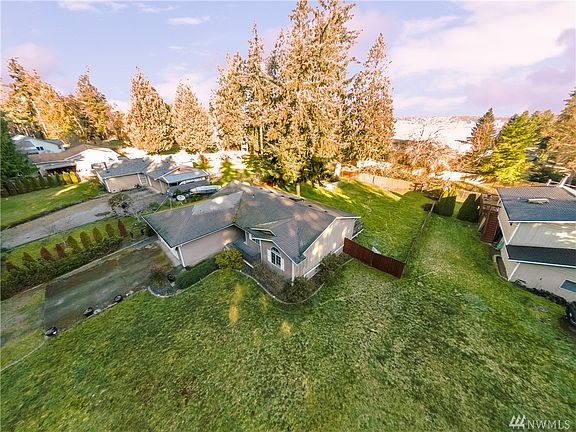 3rd image of 2943 S East Camano Dr