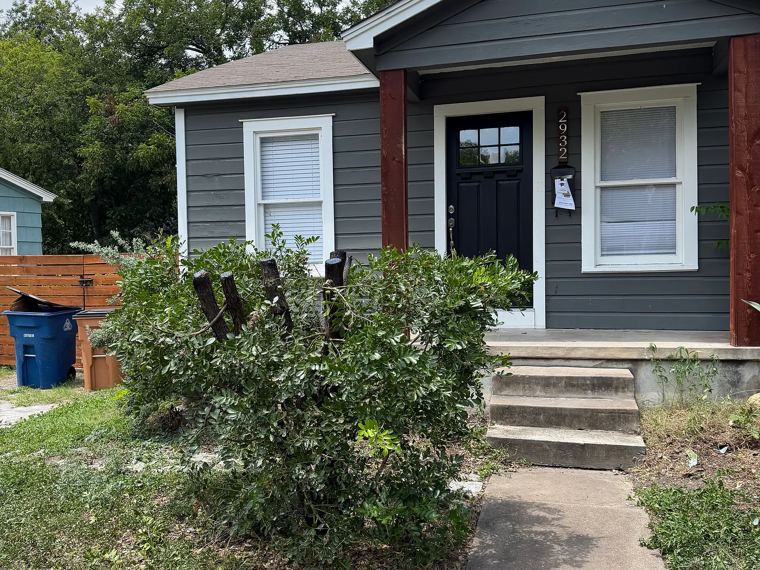 2932 Moss St — Photo 1