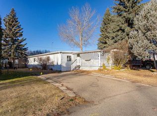 7 Parkland Acres, Lacombe, AB T4L 1T2