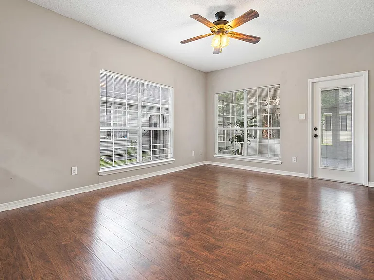 2033 Post Oak Ct — Photo 9