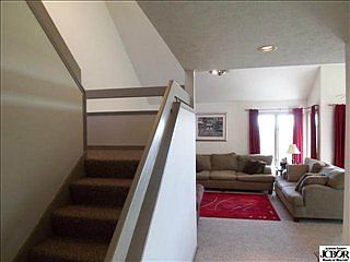 2nd image of 208 E Meadowlark Dr