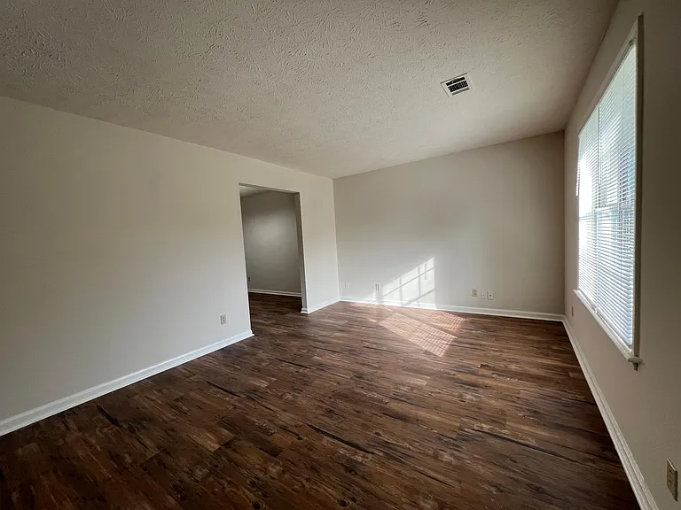 16 Traylor St — Photo 8