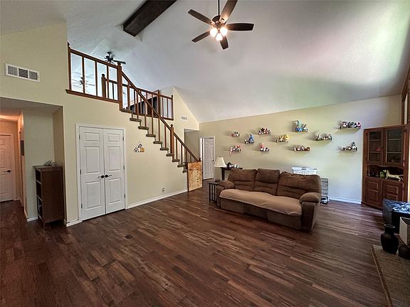 3rd image of 180 Laurie Ln