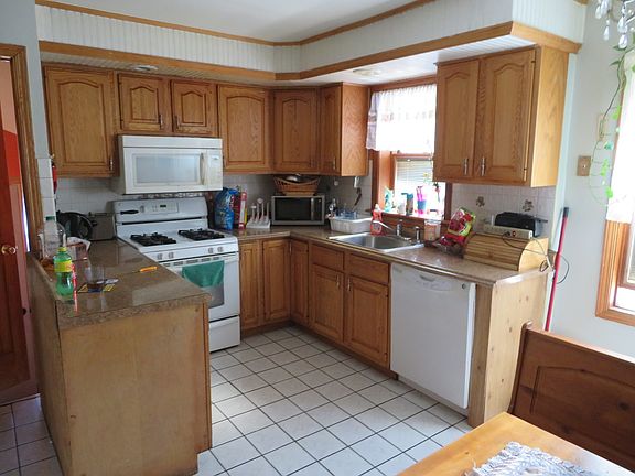 3rd image of 4925 S La Crosse Ave
