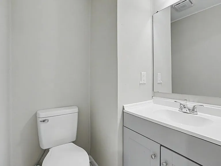 221 W Taylor St — Photo 25