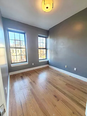 Rented by Delmark Realty LLC | media 31