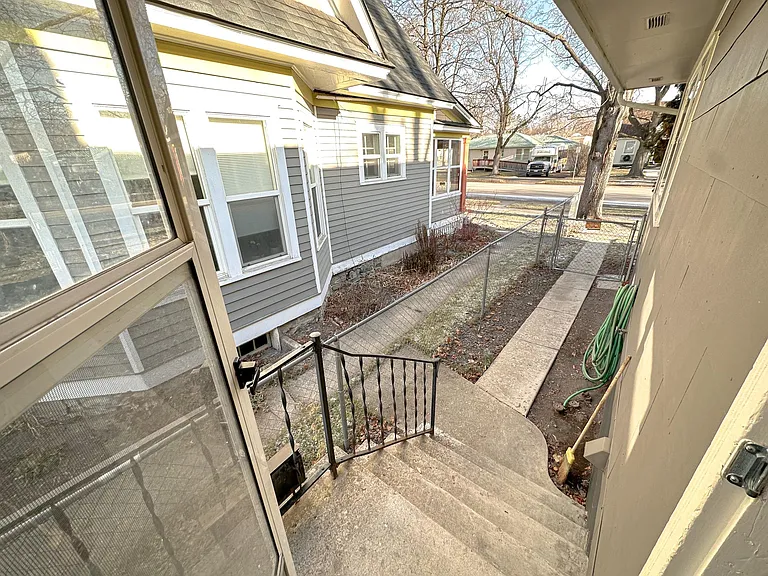716 1st Ave W #C — Photo 6