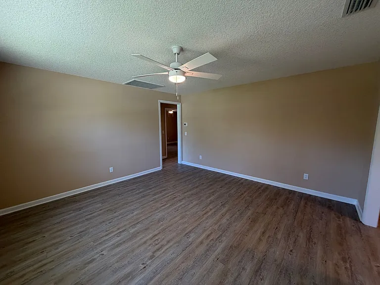 2640 Canary Dr — Photo 4