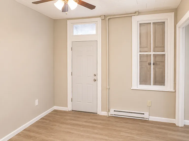 621 W Market St #1 — Photo 3