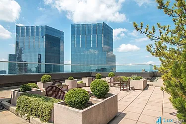 Rented by Luxus Manhattan Realty