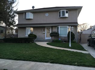 953 Windermere Rd, Franklin Square, NY 11010