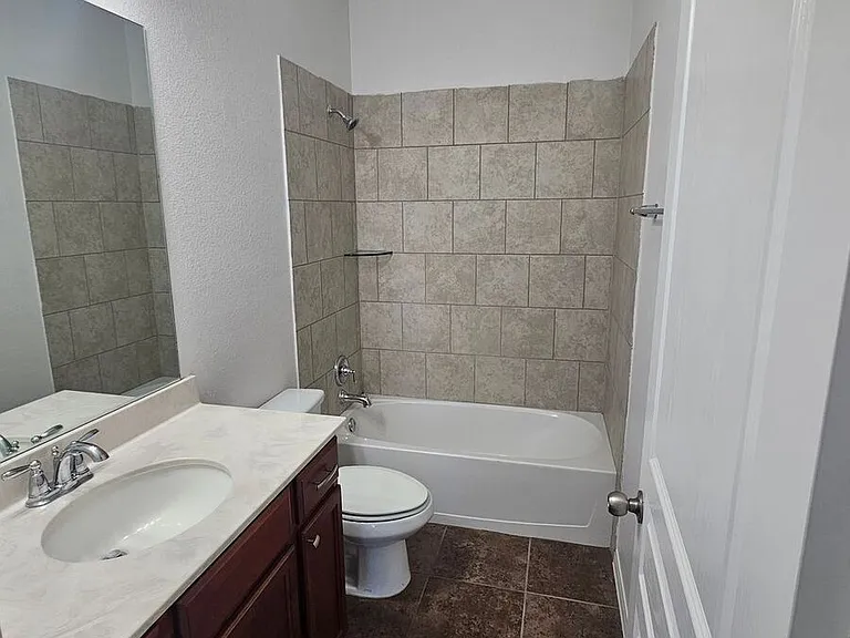 716 Glenstone Dr — Photo 8