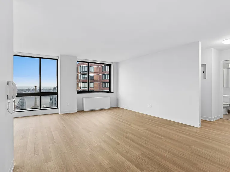 Columbus Pl #S49B — Photo 2