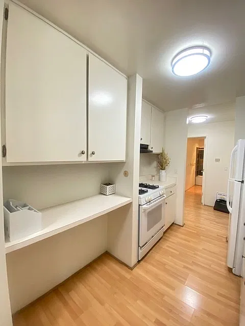 2700 Le Conte Avenue #406 - 1 — Photo 3