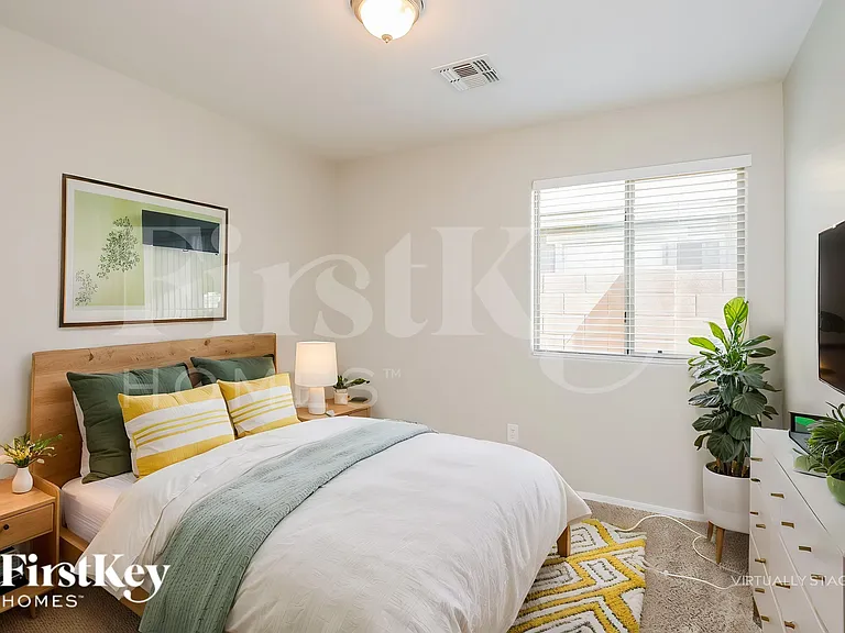 18582 W Vogel Ave — Photo 15