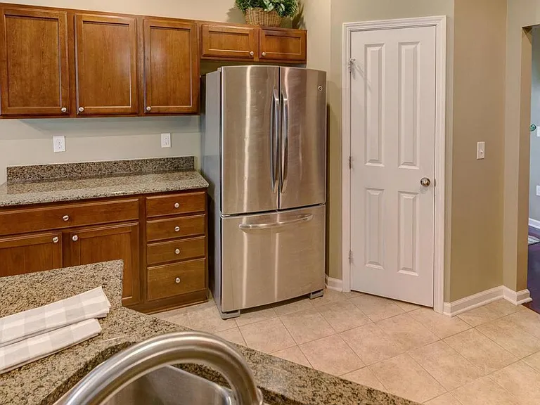 1424 Lakes Circle Dr — Photo 23