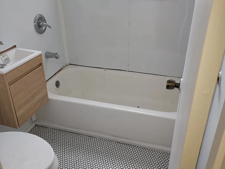 4711 Mitchell Dr — Photo 5
