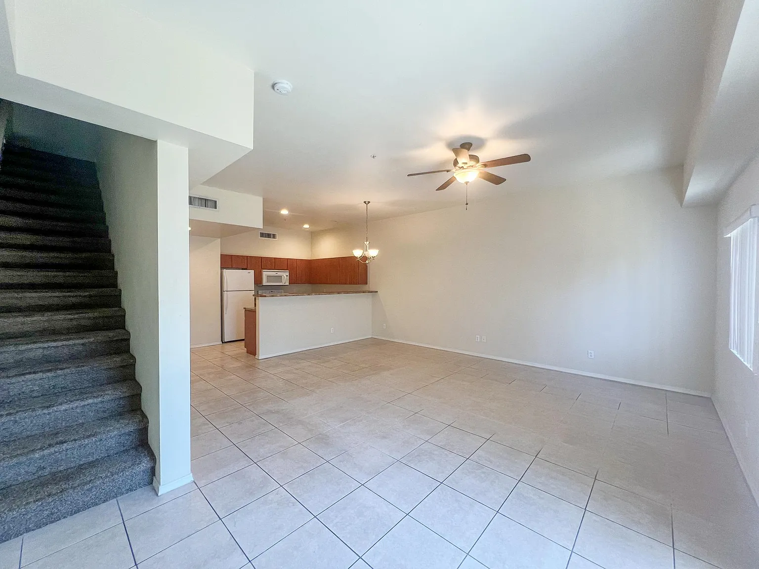 3 bed, 3.5 bath, 1766 sqft, $1,895 — Photo 2