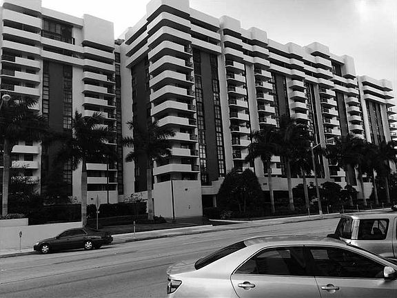 2nd image of 600 Biltmore Way APT 602