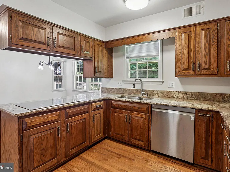 903 Ridge Dr — Photo 17
