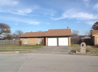 1044 Meadowview Dr, Saginaw, TX 76179