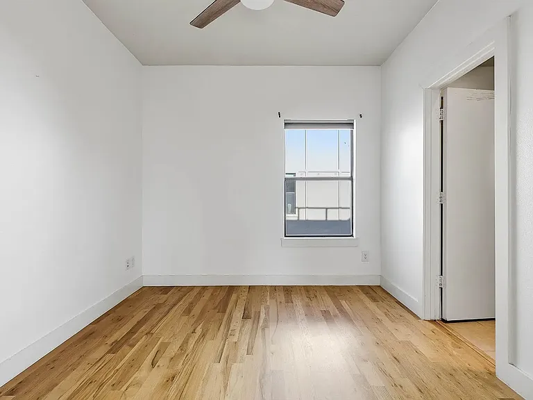 3930 Bowser Ave #10 — Photo 32
