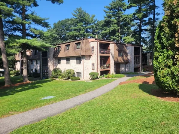 5 Greenbriar Dr APT 202, North Reading, MA 01864