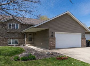 2166 Eagle Ridge Dr, North Mankato, MN 56003
