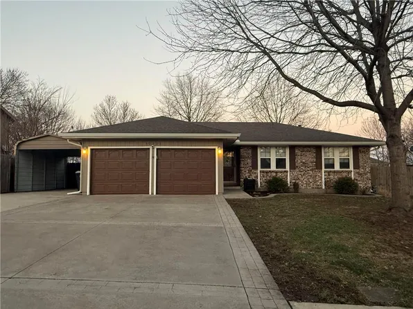 10501 N Forest Ave, Kansas City, MO 64155