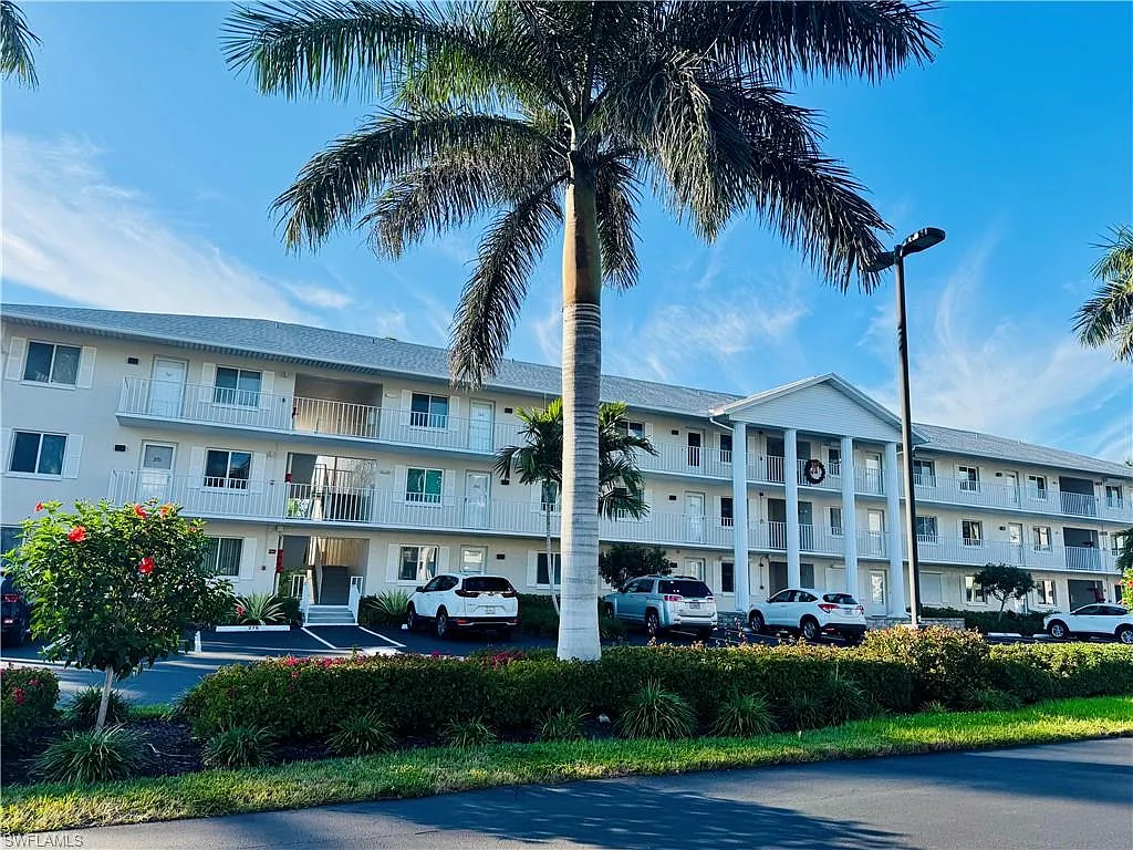 2 bed, 2.0 bath, 1100 sqft, $4,000 — Photo 2