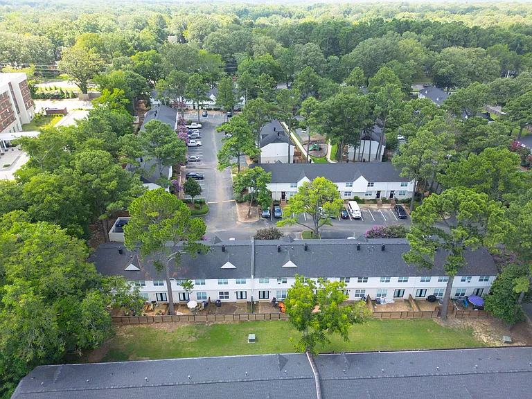 The Garden District Apartments — Photo 18