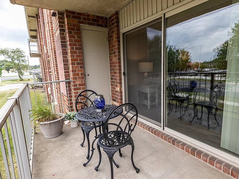 Windsor House Apartments — Photo 26