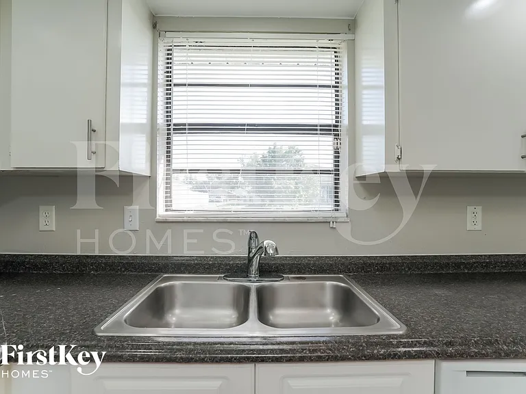 2603 NE 4th Ave — Photo 7