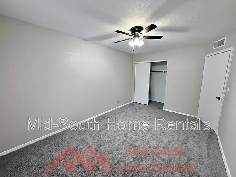 1869 E Poplar Woods Cir — Photo 16