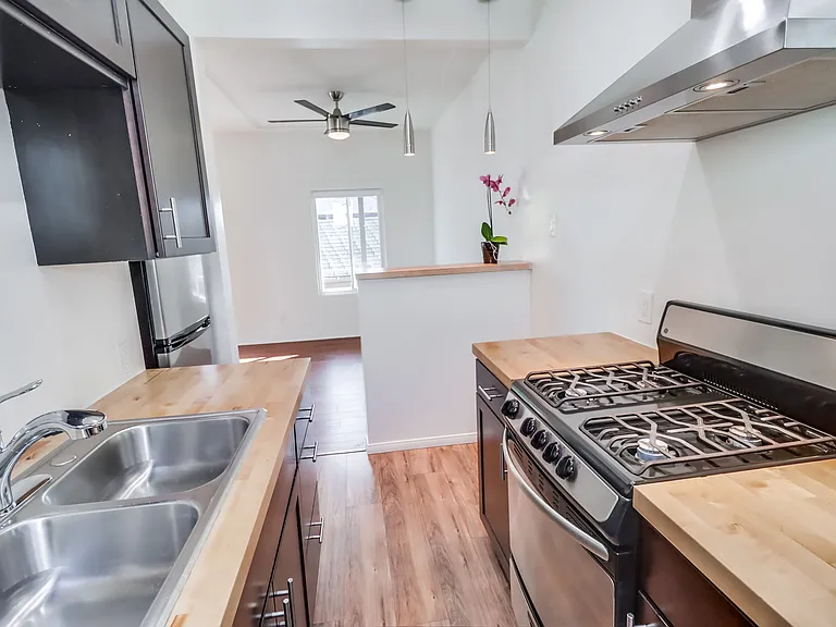 2455 Union St — Photo 16